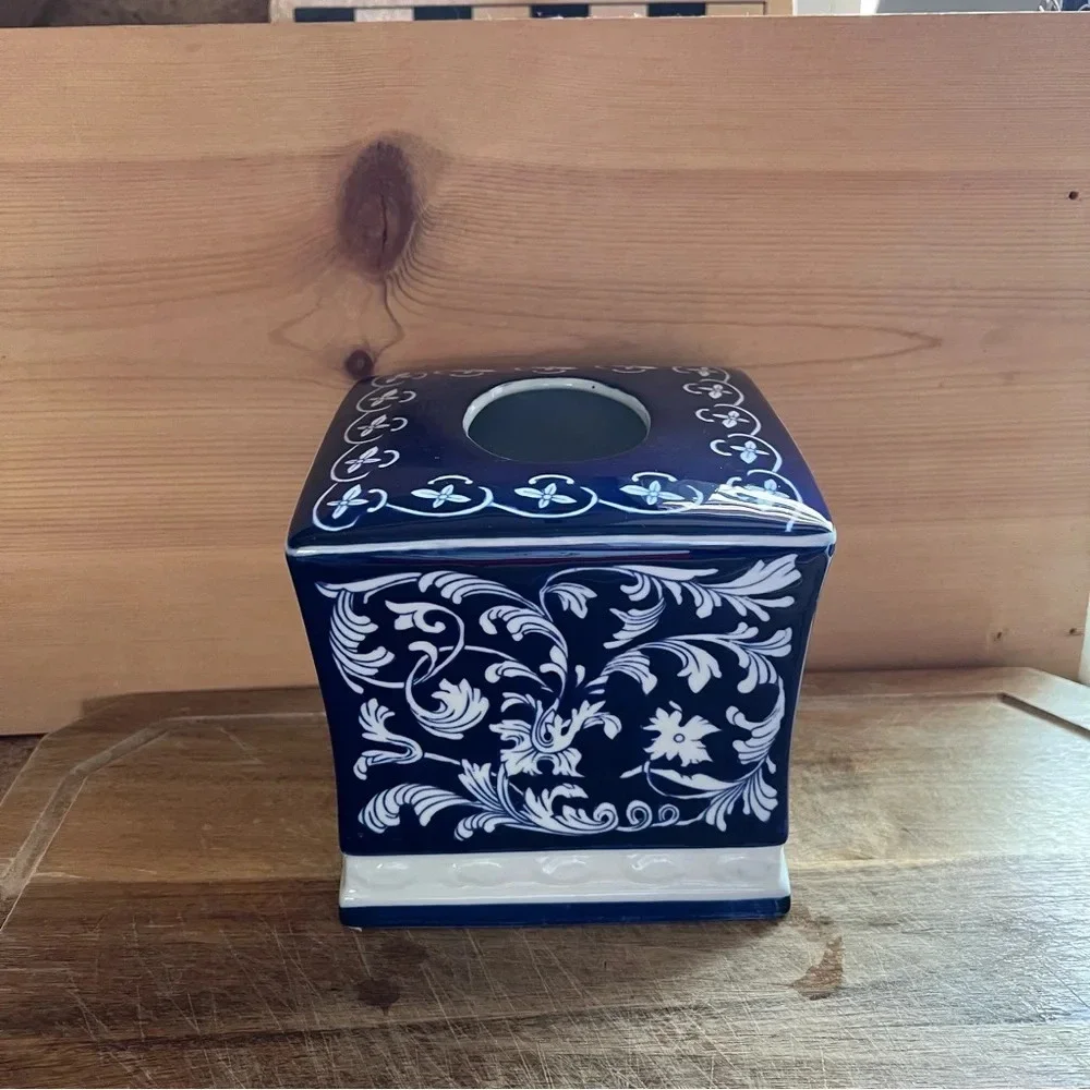 Porcelain Vintage Chinese Blue & White Floral Tissue Box Cover Bathroom Bedroom